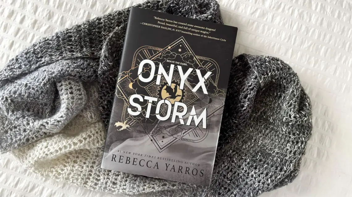 Read more about the article Download PDF: Onyx Storm (Wing and Claw Collection) (The Empyrean, 3) by Rebecca Yarros